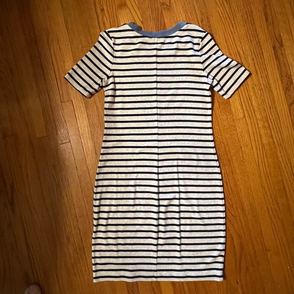 Gap T-Shirt Dress Supima Cotton Modal Grey Navy Stripe EUC Women's Small - Picture 6 of 6